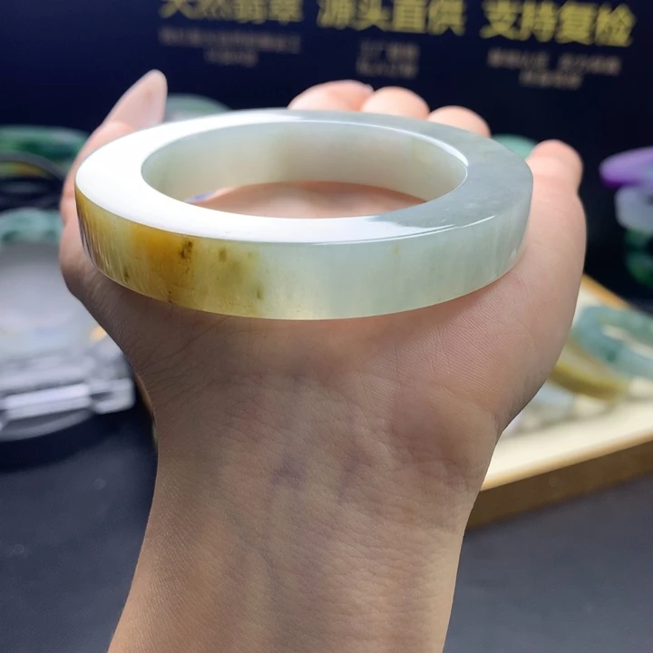 未镶嵌翡翠手镯定制翡翠