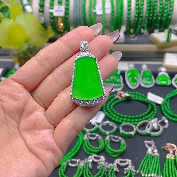 翡翠颈饰银S925镶嵌一刀切无事牌