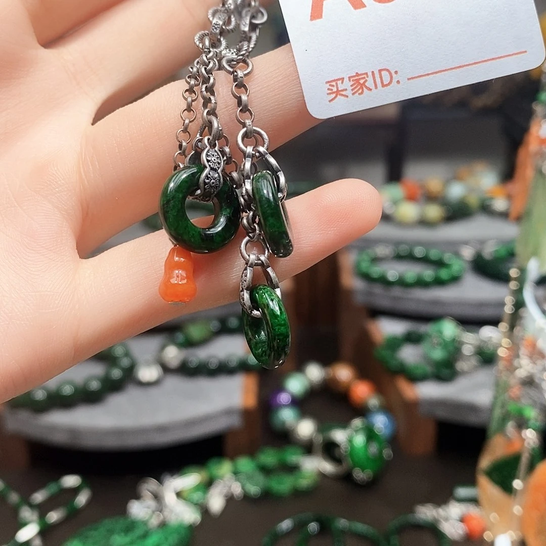 未镶嵌手链翡翠漂亮美眉