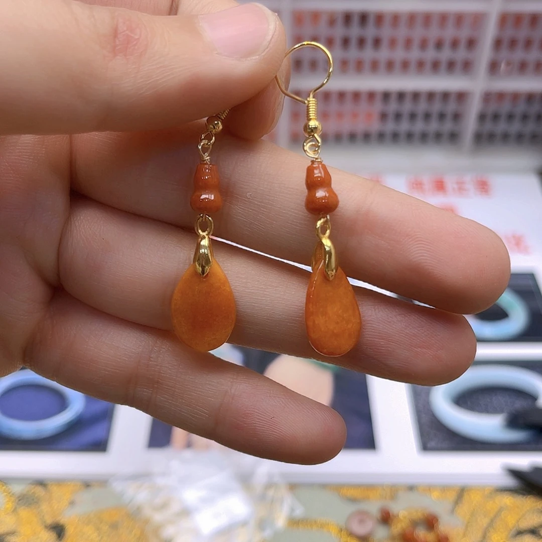 翡翠颈饰未镶嵌耳饰