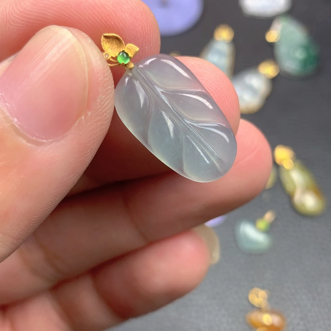 【闪购商品】颈饰18K金镶嵌翡翠翡翠