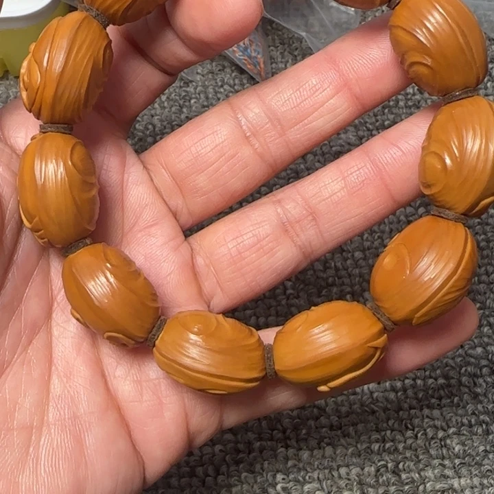 王***9橄榄核吊坠太极无相佛