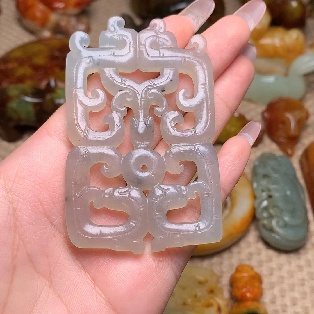 蛇纹石玉未镶嵌颈饰
