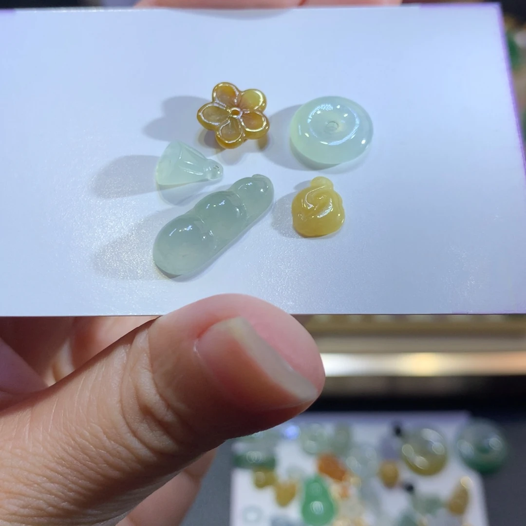 翡翠未镶嵌颈饰翡翠吊坠