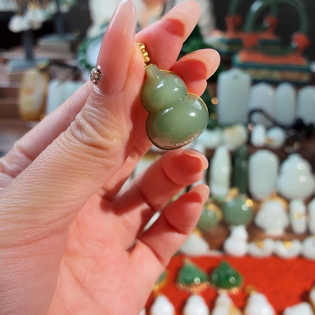 陈***陈和田玉18K金镶嵌颈饰