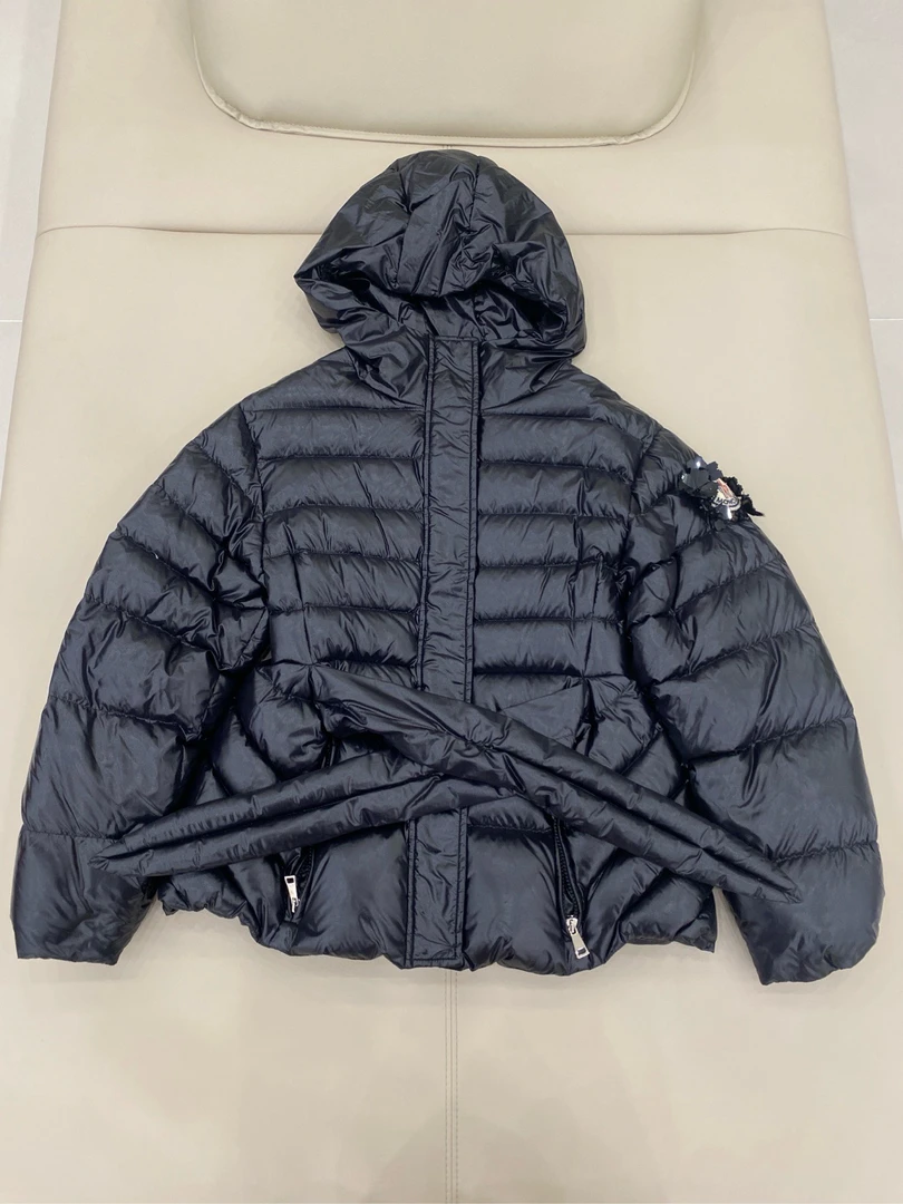 全新未使用 MONCLER 收腰款秀款黑色羽绒服 0码