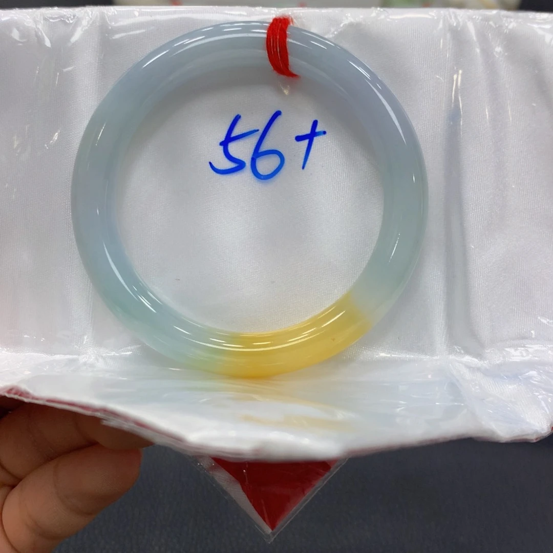 翡翠手镯未镶嵌翡翠