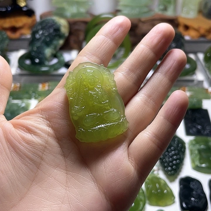 蛇纹石玉颈饰未镶嵌M**?