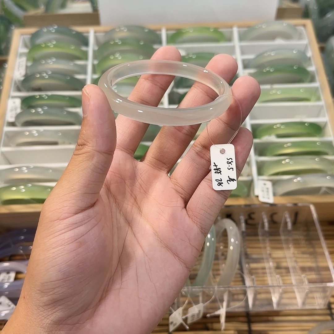 玛瑙/玉髓未镶嵌手镯圈口58.5