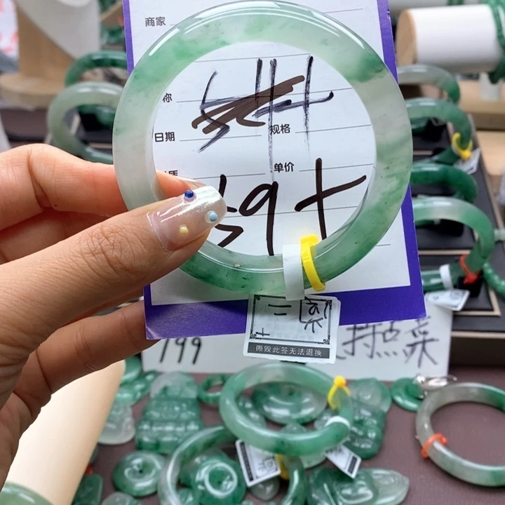 B***R石英质玉手镯未镶嵌