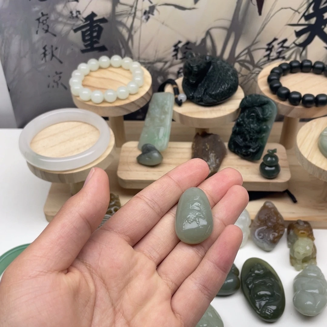 和田玉未镶嵌颈饰