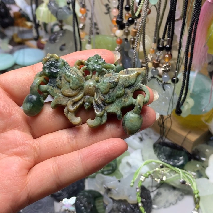 蛇纹石玉未镶嵌颈饰