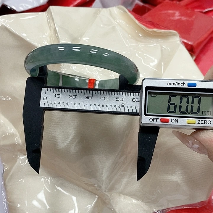 翡翠手镯未镶嵌66
