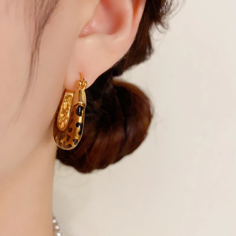 铜合金耳饰 秋冬新款豹纹几何耳扣法式复古气质时尚简约
