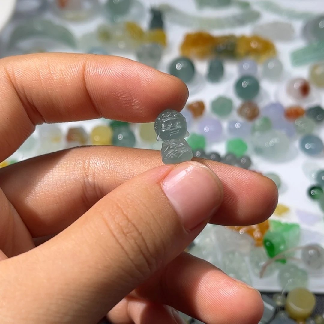 定制翡翠未镶嵌小沙弥
