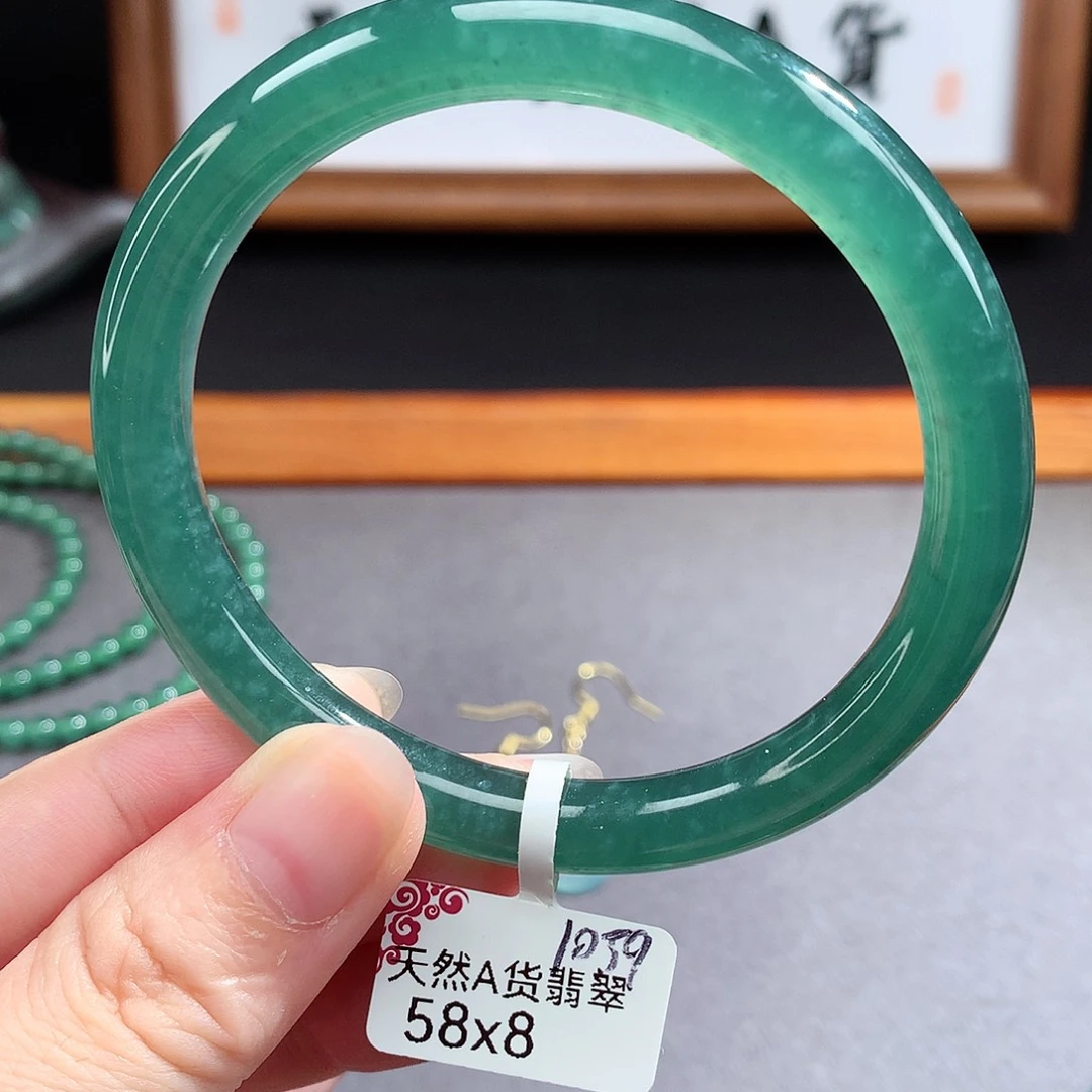翡翠手镯（圆镯）未镶嵌