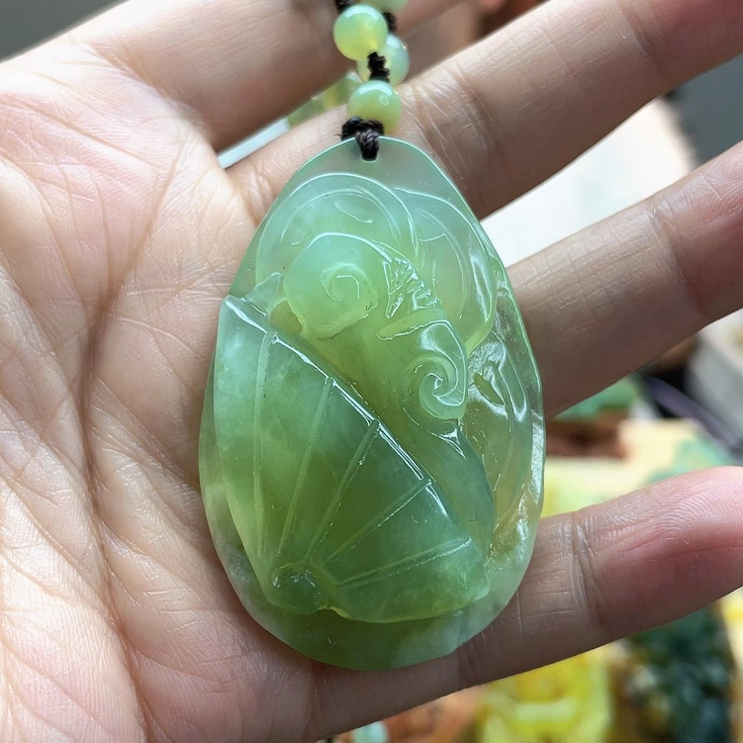 蛇纹石玉颈饰未镶嵌