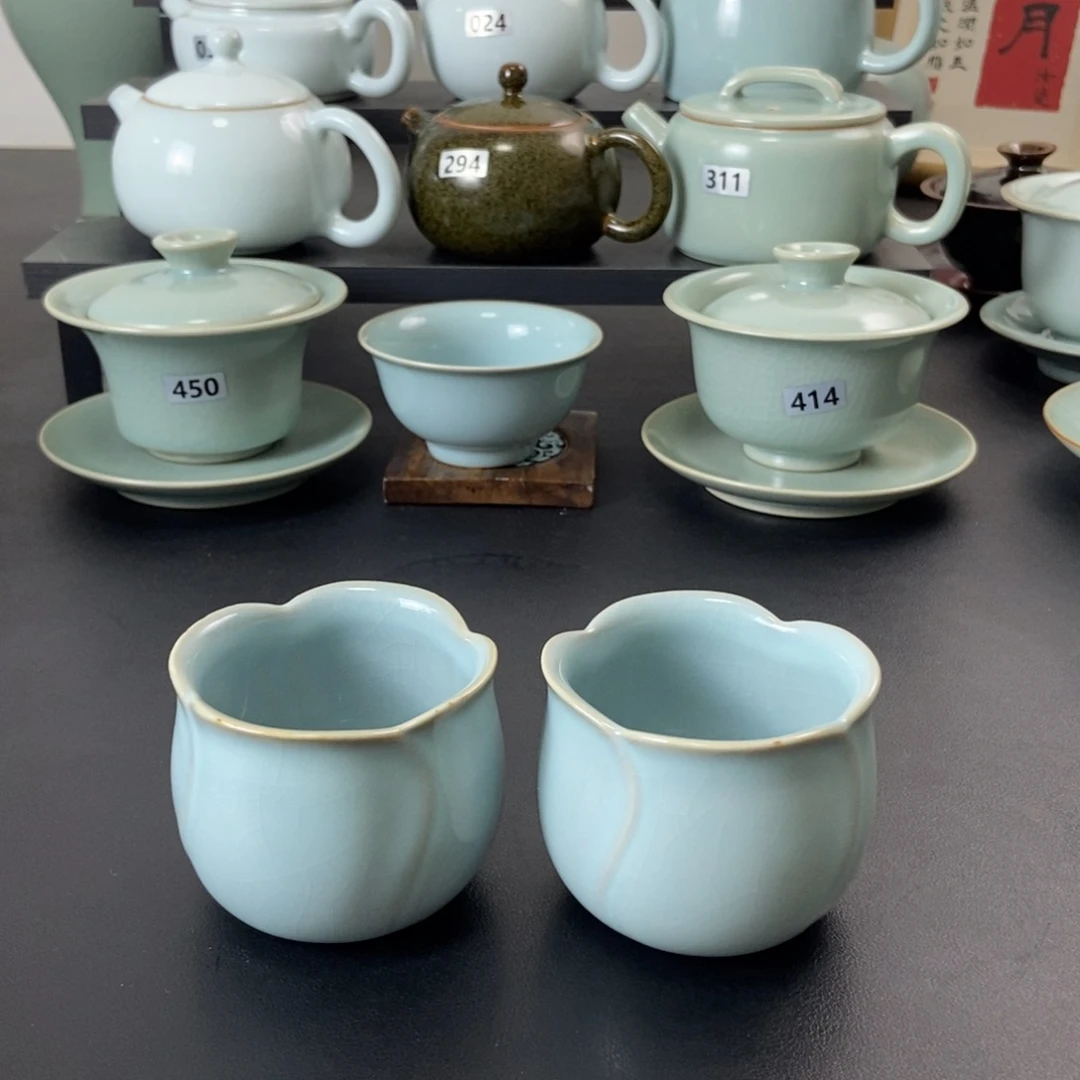 壶微瑕天青釉葵口杯2支