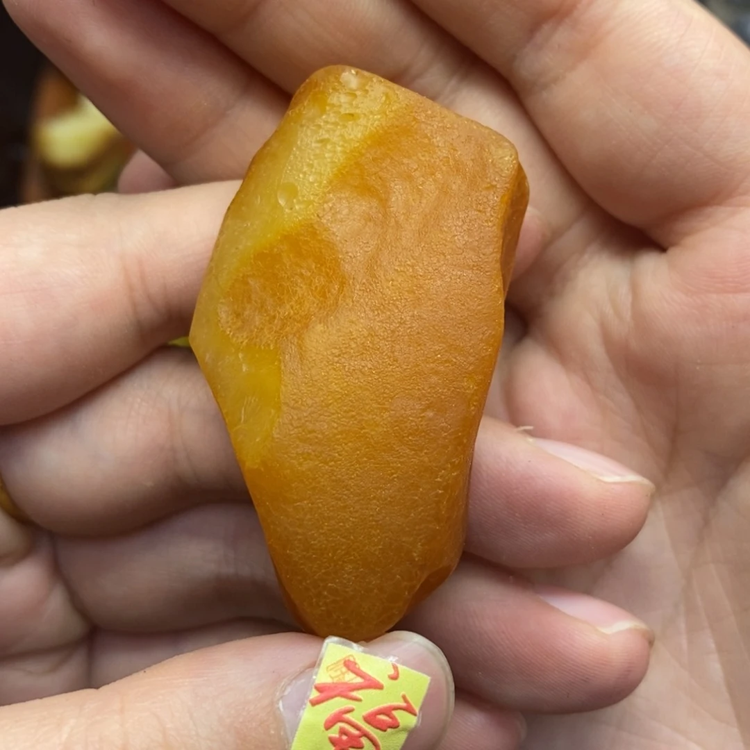 琥珀颈饰未镶嵌低***晏唐