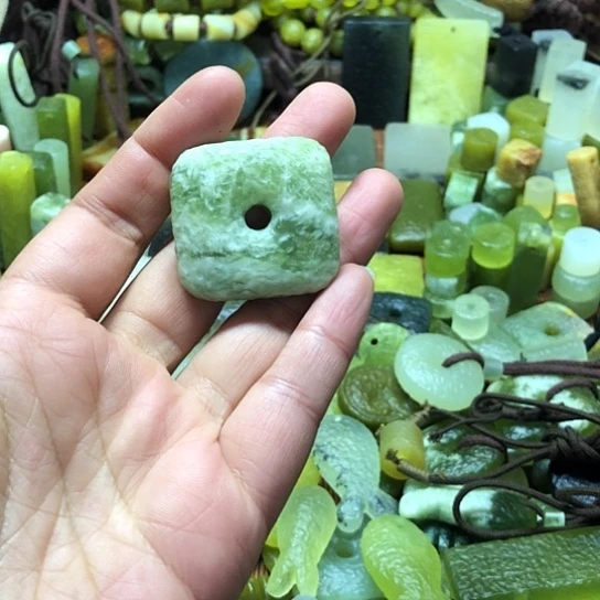 未镶嵌岫玉吊坠岫