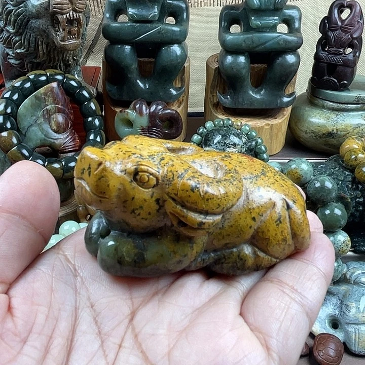 未镶嵌岫岩河磨玉（透闪石质玉）把件