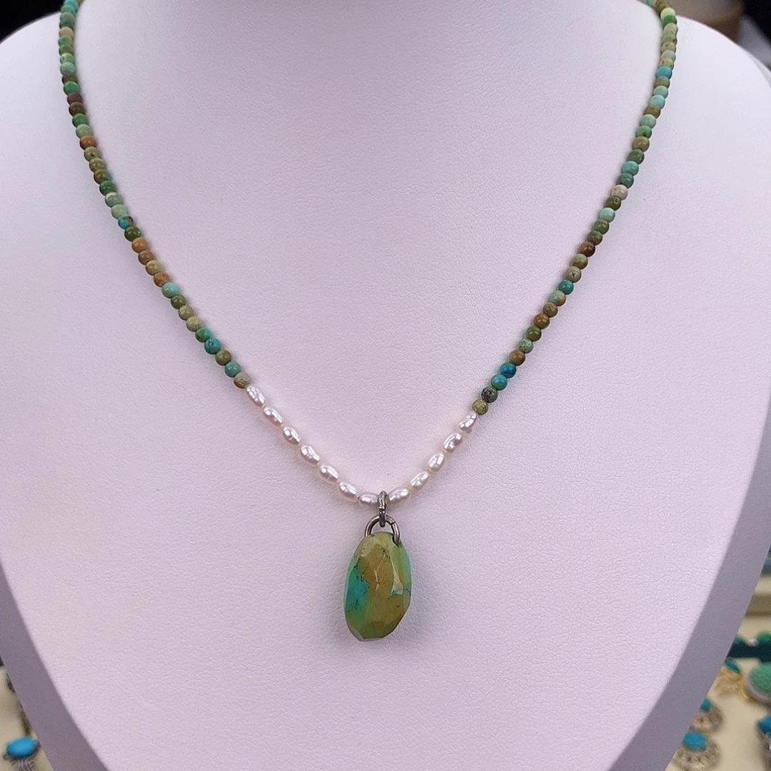 绿松石未镶嵌颈饰