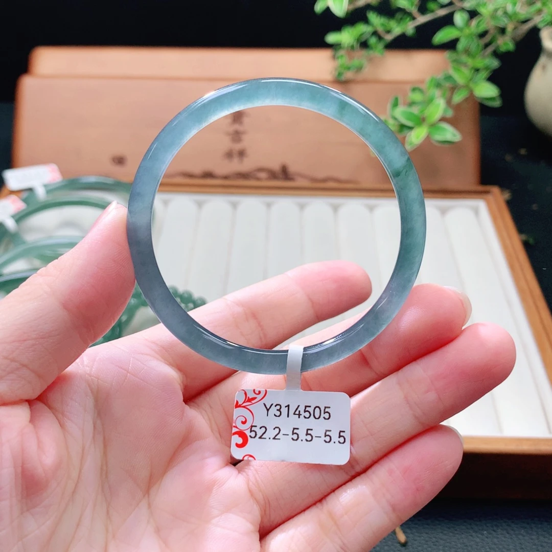 未镶嵌手镯（圆镯）翡翠