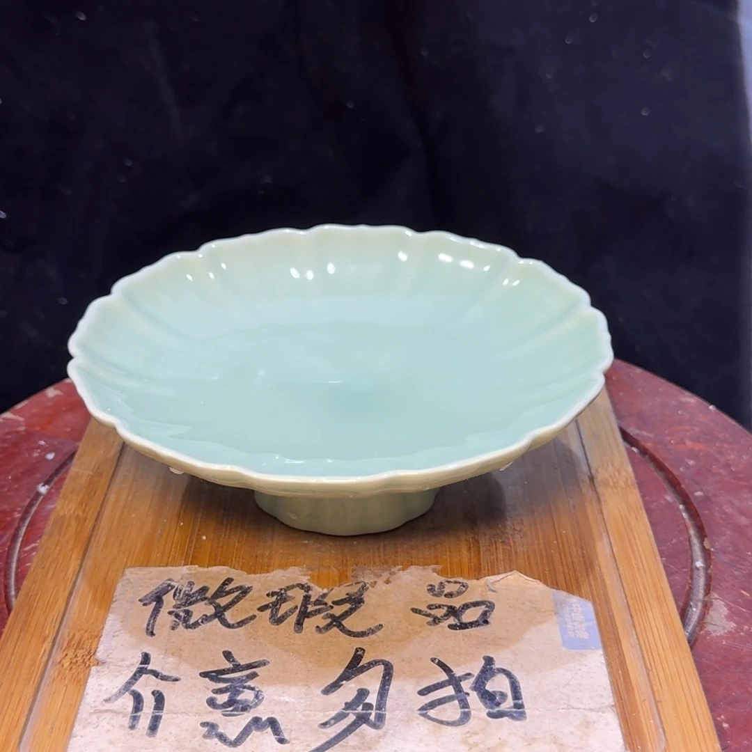 微瑕疵介意勿拍陶瓷器皿X648