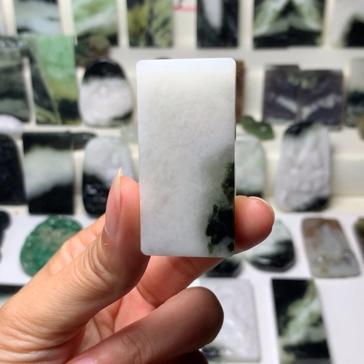 独山玉未镶嵌颈饰