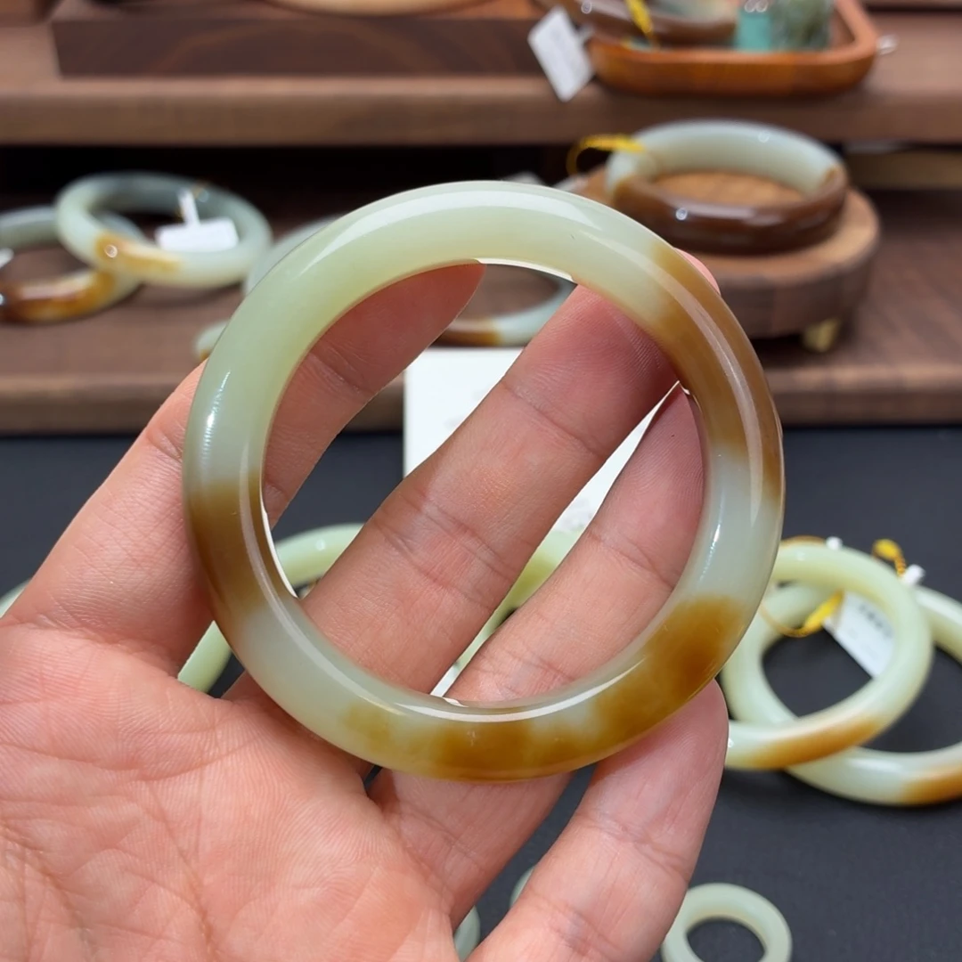 和田玉（糖玉）未镶嵌手镯