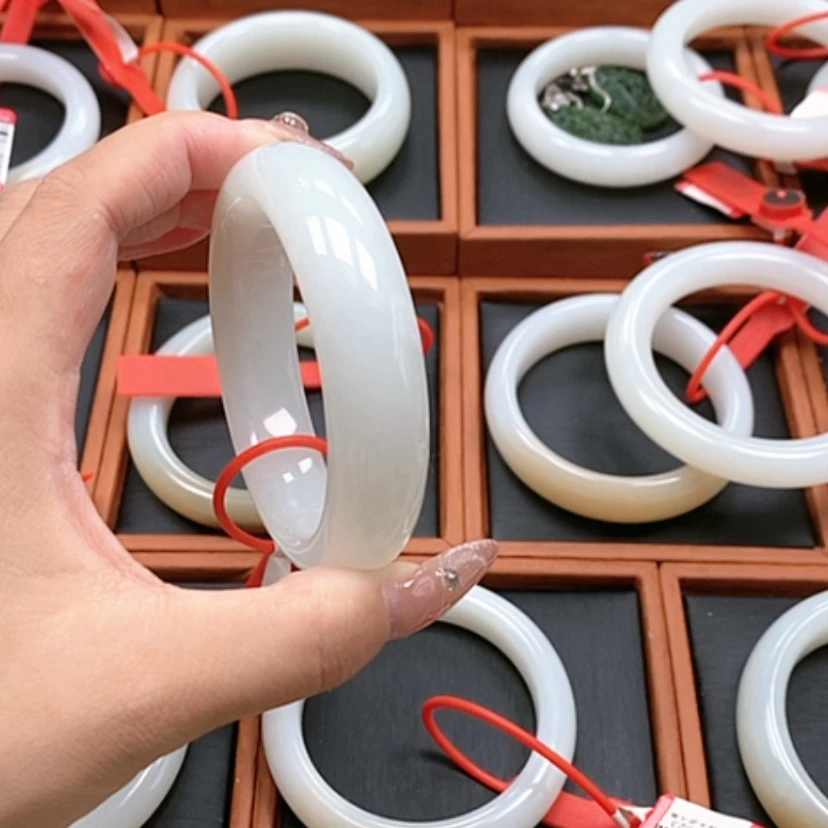 【闪购商品】未镶嵌手镯和田玉