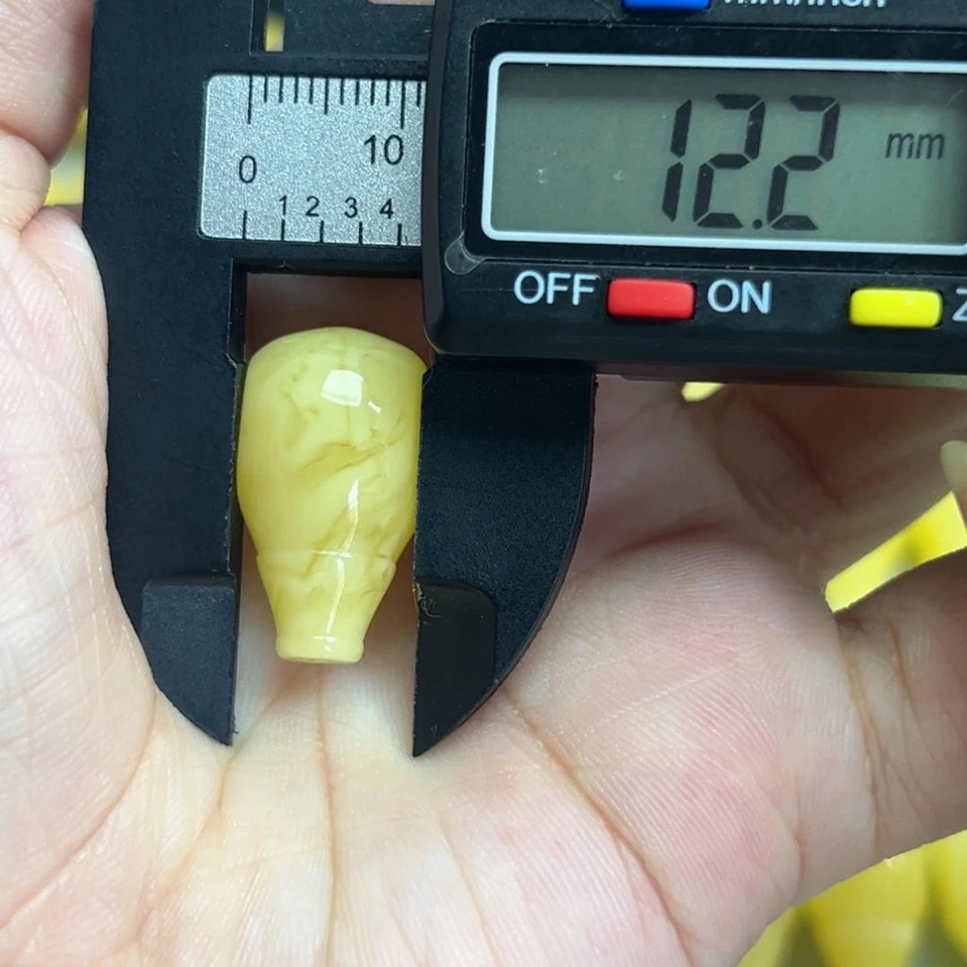 裸石琥珀未镶嵌三通