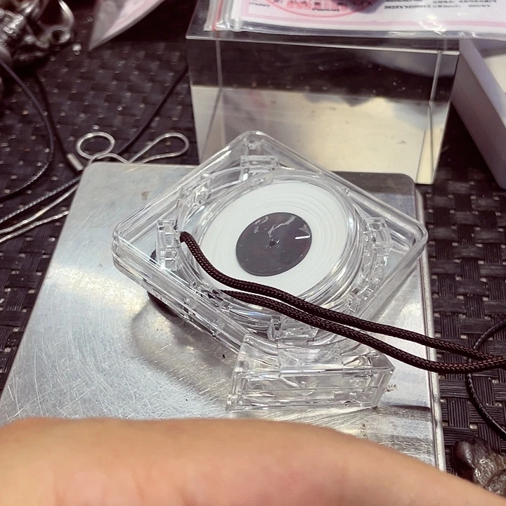 花岗石铁合金肯尼亚吊坠2.0。