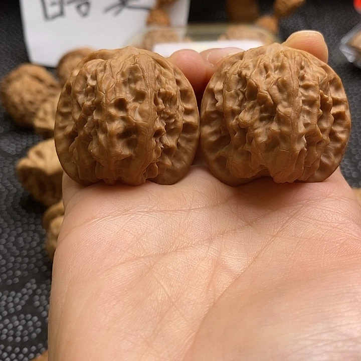 文玩核桃吊坠野狼38
