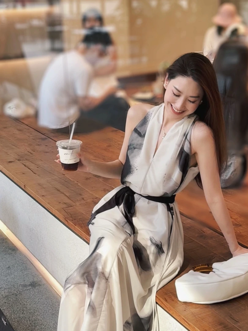 利祯新款【摩登小姐】高级感气质V领休闲束腰晕染无袖连衣裙LZ2253