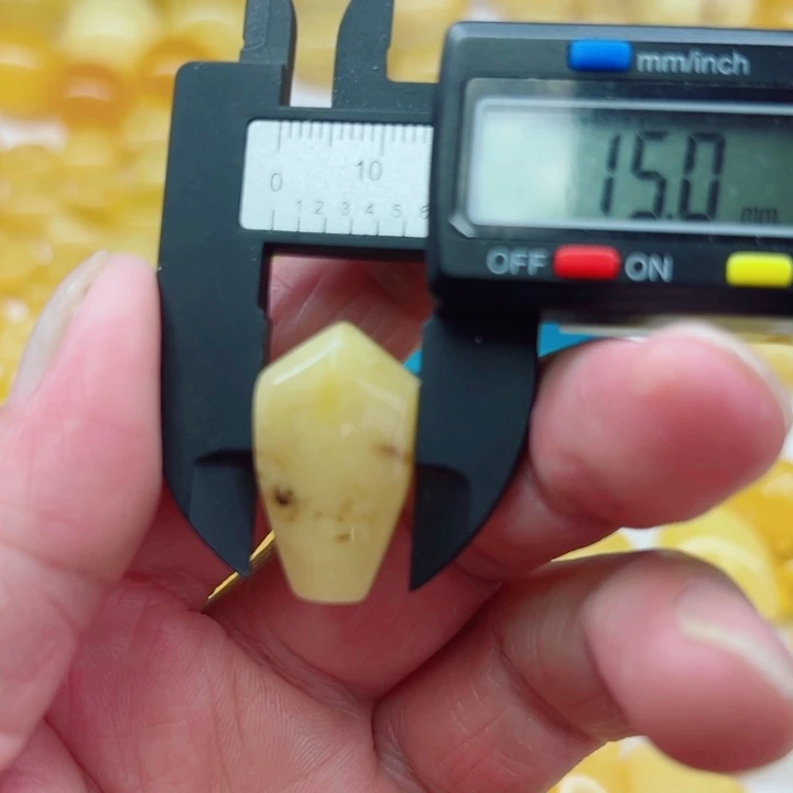 未镶嵌琥珀（矿物珀）裸石