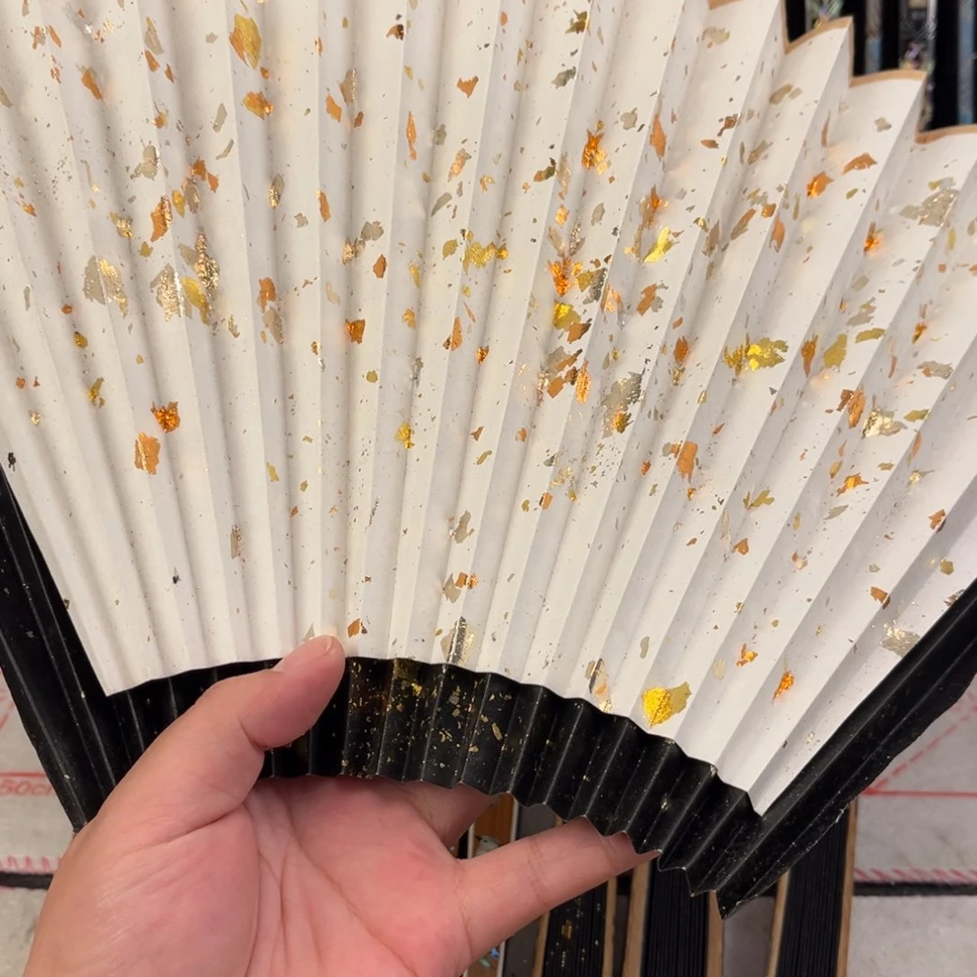 扇子手工制作工艺精湛