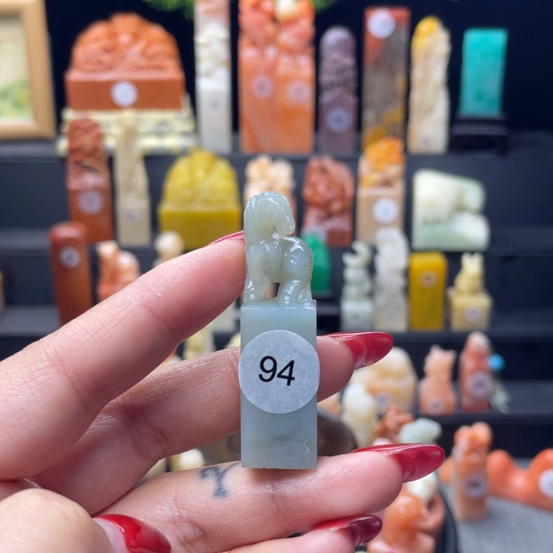 寿山石印石马驹印章