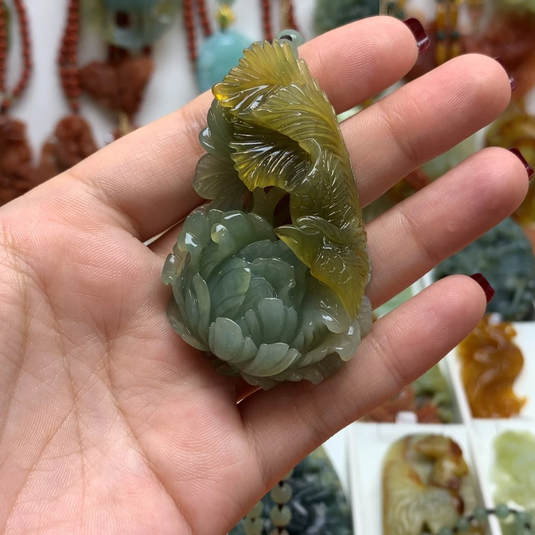 蛇纹石玉颈饰未镶嵌荣**物