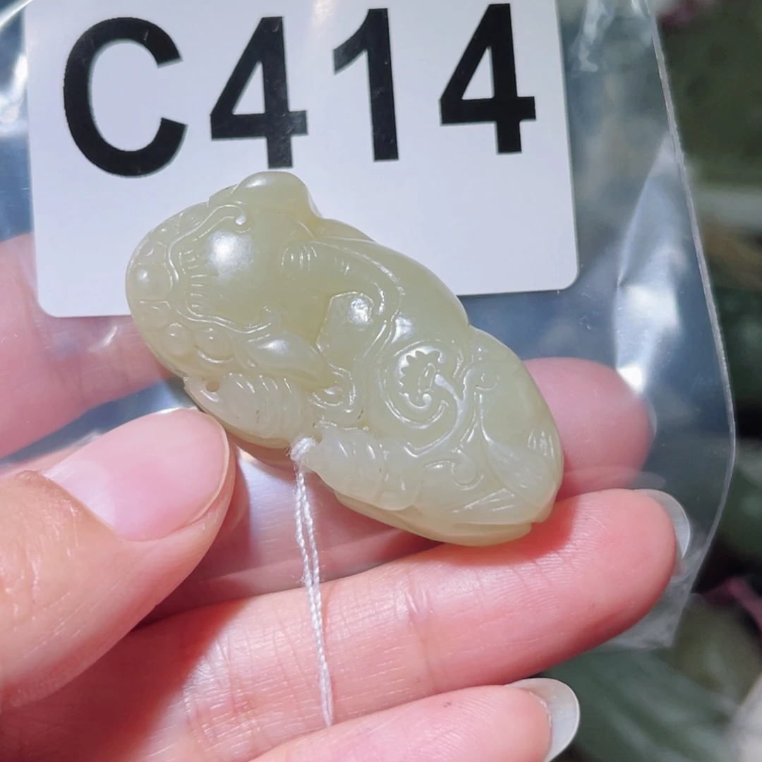 王***子和田玉未镶嵌颈饰