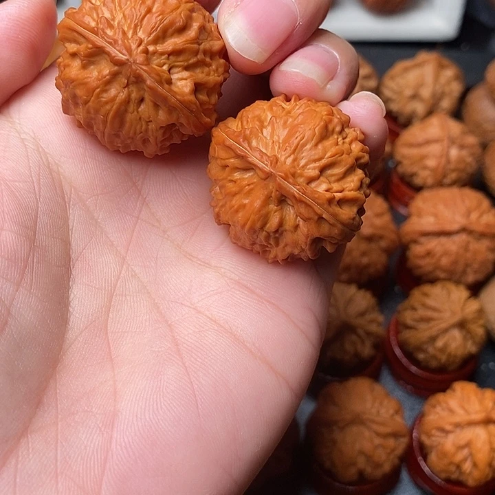 文玩核桃吊坠麒麟球