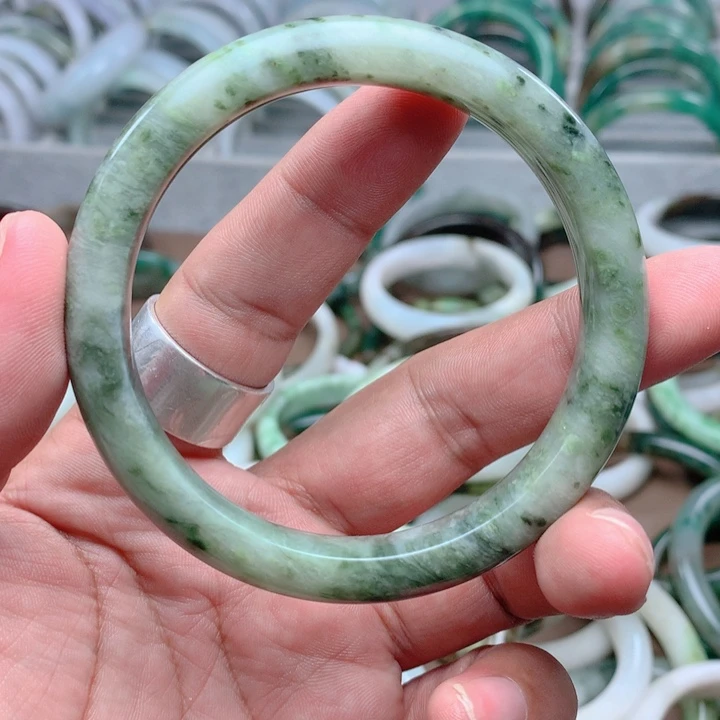 独山玉未镶嵌手镯62