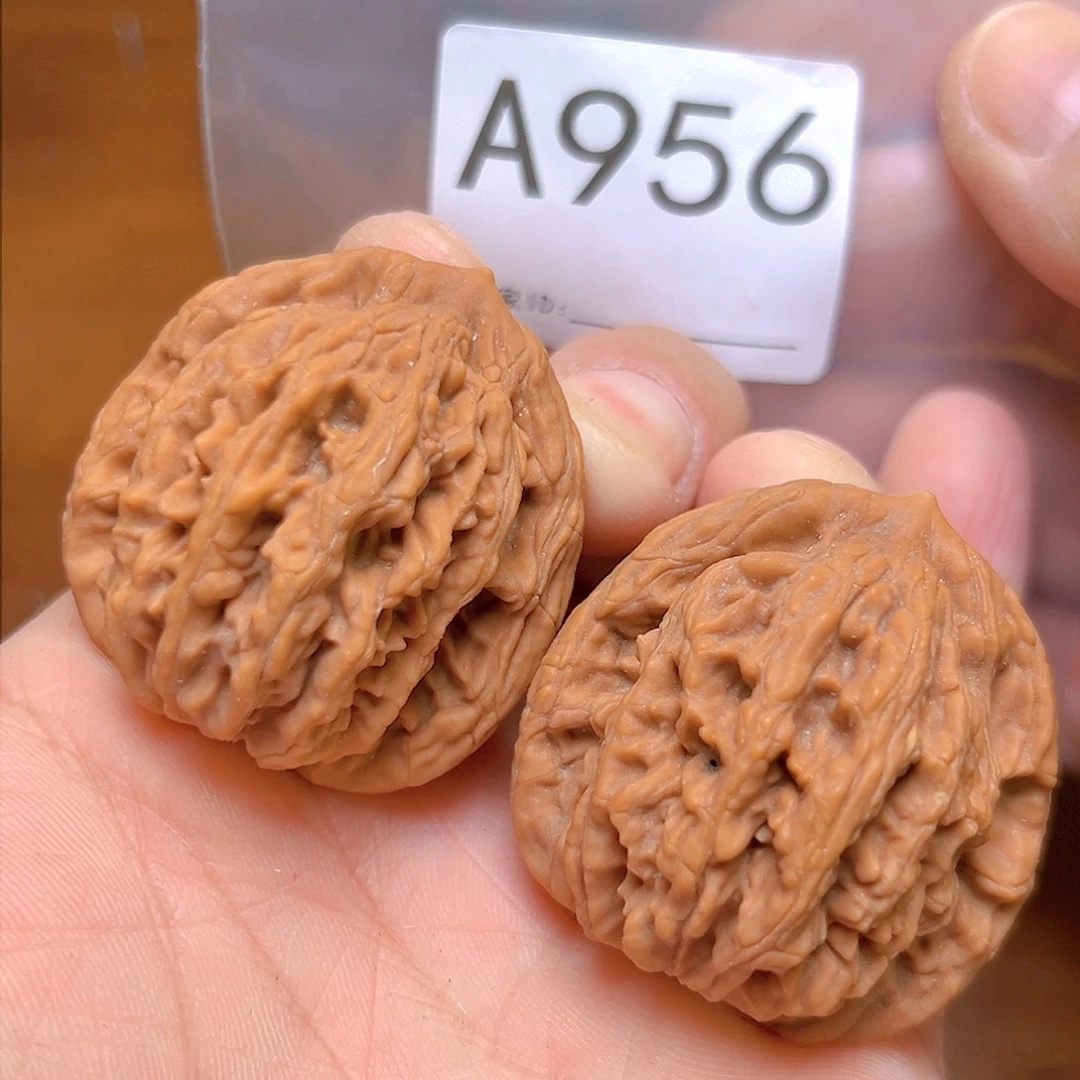 文玩核桃吊坠爱**华40麦穗虎头  有虫眼