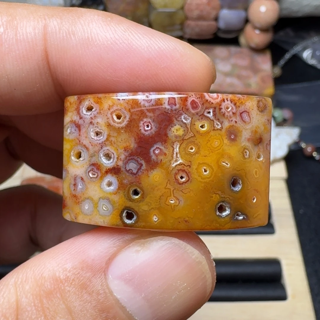 石英质玉未镶嵌纯天然色有机玉石保真色