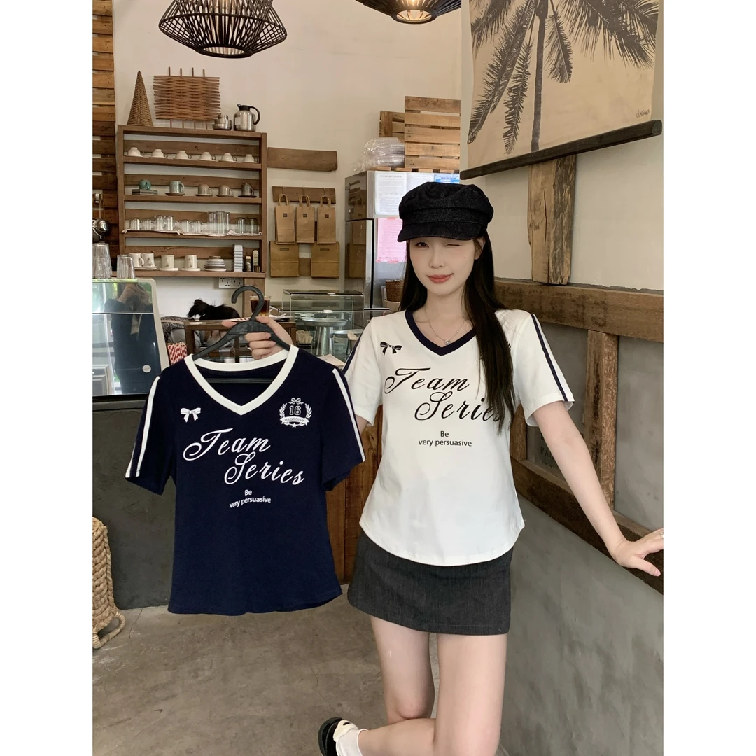 2025夏季新款大码女装美式辣妹V领T恤字母印花撞色收腰上衣64001