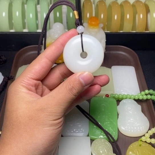 和田玉未镶嵌毛衣链