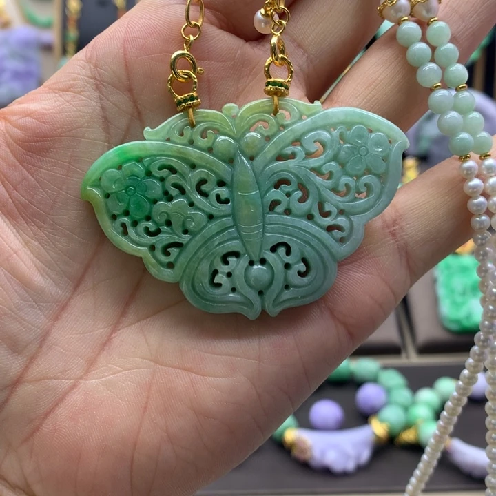 翡翠吊坠(赠链)未镶嵌