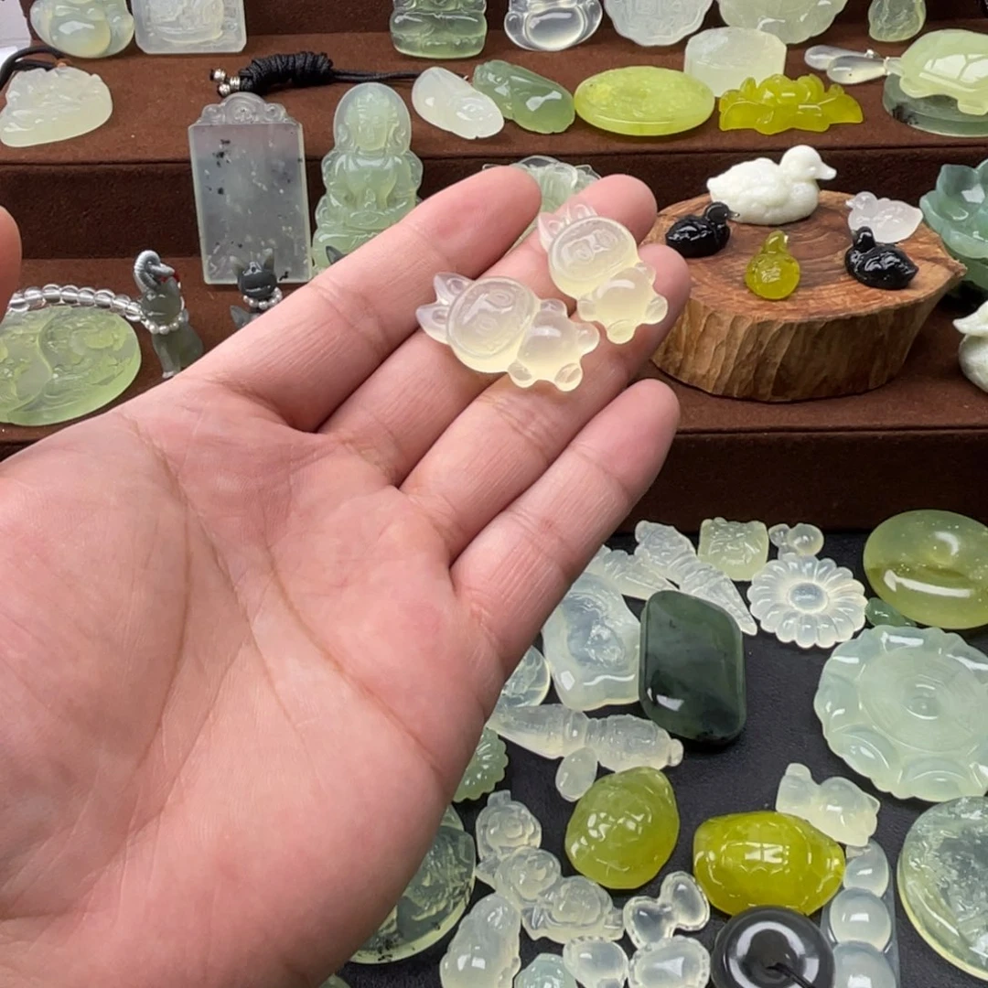 摆****未镶嵌蛇纹石玉颈饰