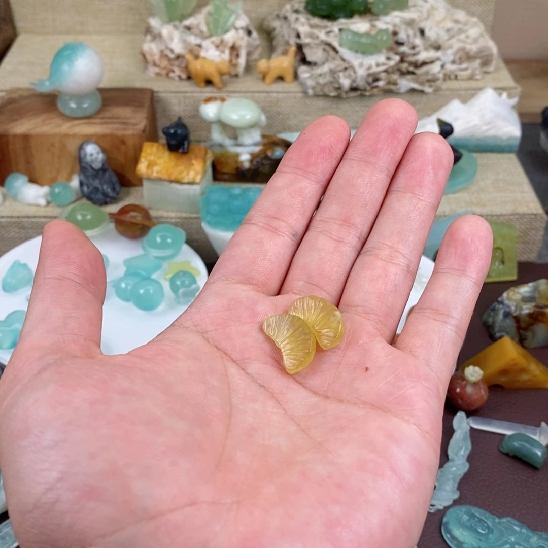 蛇纹石玉颈饰合金朝****共