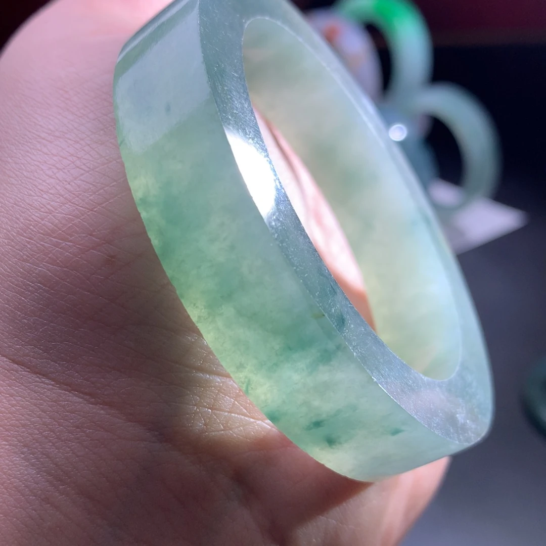 未镶嵌翡翠手镯定制翡翠